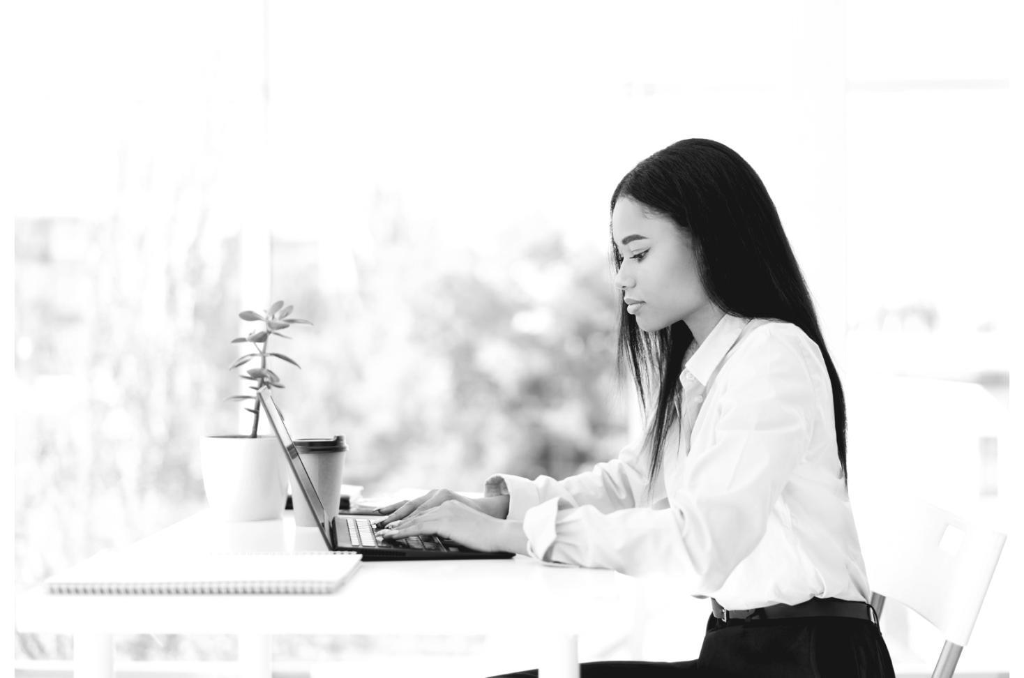 Tableau de bord analytique montrant métriques de performance et indicateurs de progression